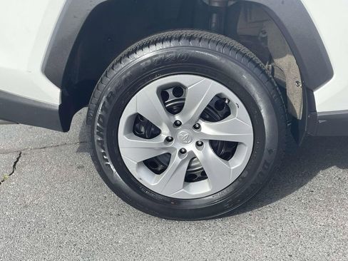 Used 2022 Toyota RAV4 LE image 8