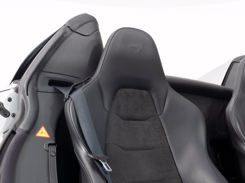 Used 2013 McLaren MP4-12C Spider RWD image 32