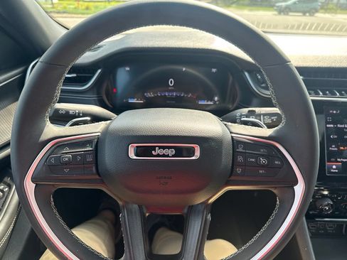 Used 2024 Jeep Grand Cherokee Altitude AWD/4WD image 21