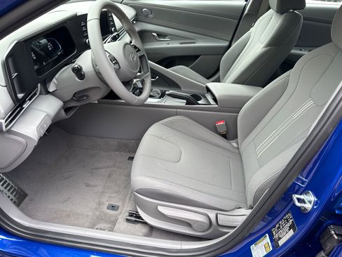Certified 2025 Hyundai Elantra Sport image 9