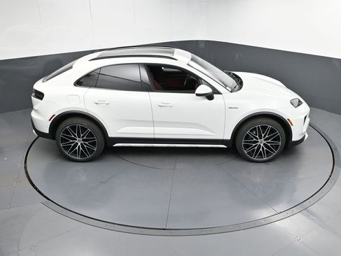 New 2024 Porsche Macan 4 Electric AWD/4WD image 37