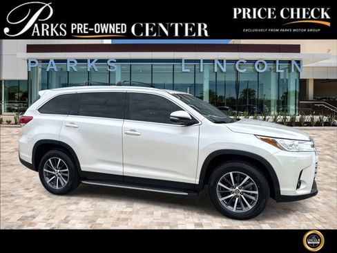 Used 2019 Toyota Highlander XLE image 1