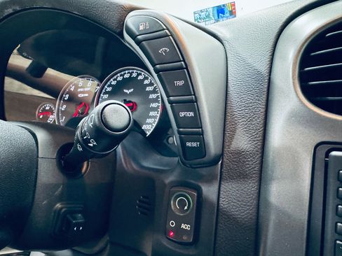 Used 2006 Chevrolet Corvette Z06 w/ Preferred Equipment Group image 38