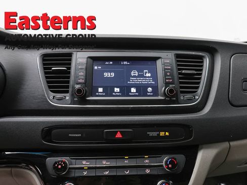 Used 2020 Kia Sedona LX FWD image 11