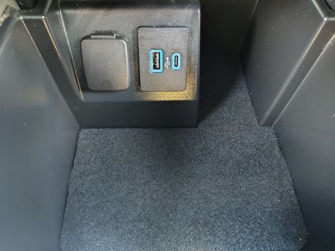 Used 2021 Ford Explorer XLT AWD/4WD image 39