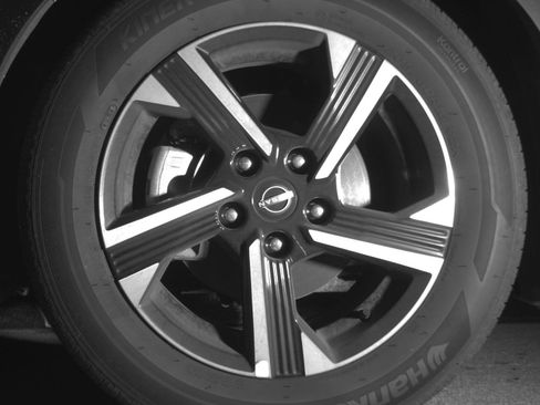 Used 2025 Nissan Sentra SV FWD image 15