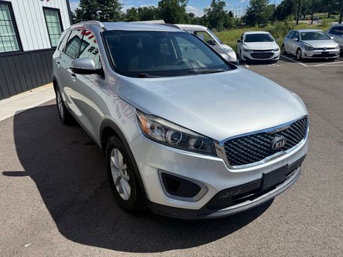 Used 2016 Kia Sorento FWD w/ LX Convenience Package image 4