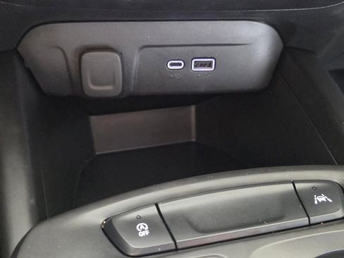 Used 2024 Chevrolet Trax RS FWD image 28