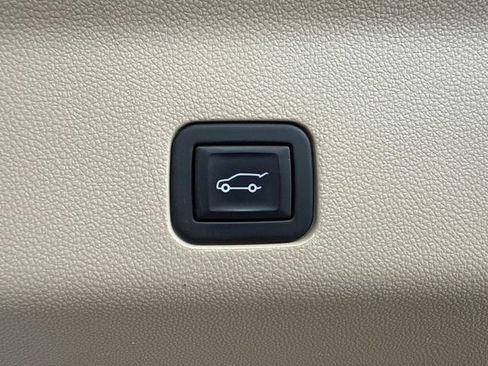 Certified 2023 Cadillac Escalade Premium Luxury AWD/4WD image 60