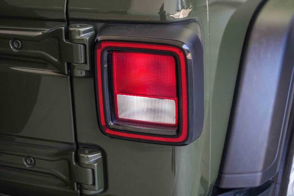 Used 2022 Jeep Wrangler Unlimited Sport AWD/4WD image 7