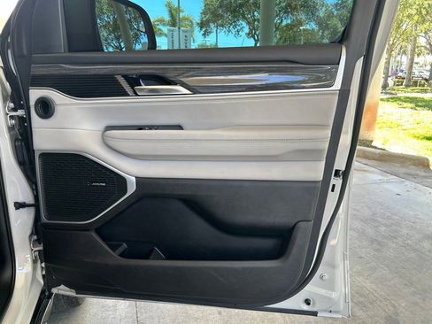 Used 2022 Jeep Wagoneer Series III RWD image 15