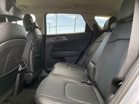 Used 2023 Kia Sportage EX image 32