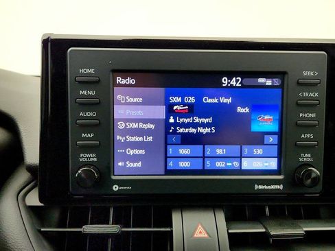 Used 2020 Toyota RAV4 XLE AWD/4WD image 19