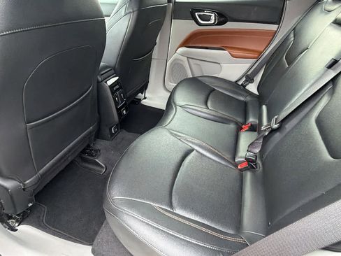 Used 2024 Jeep Compass Limited image 17