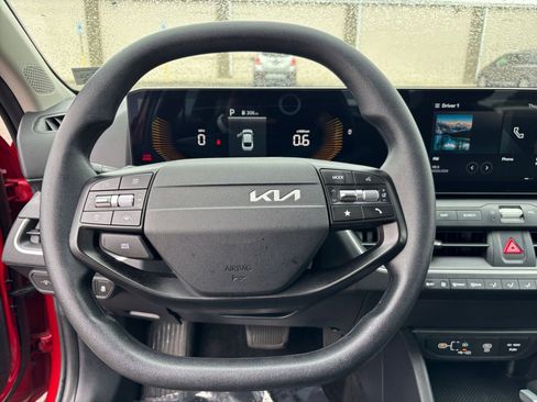 Used 2025 Kia K4 FWD image 28