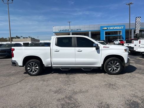 Used 2022 Chevrolet Silverado 1500 LT image 2