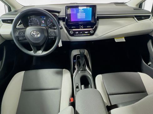 Used 2025 Toyota Corolla LE image 29