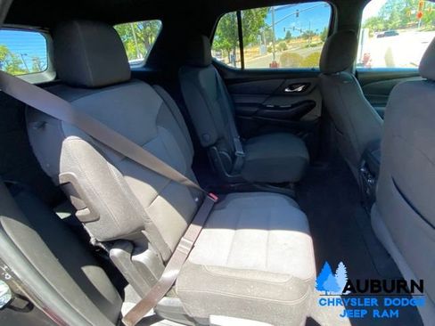 Used 2023 Chevrolet Traverse LT FWD image 19