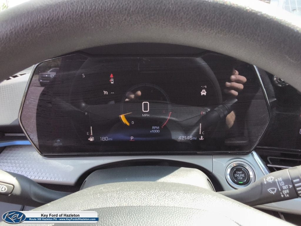 Used 2025 Chevrolet Trax LT FWD image 29