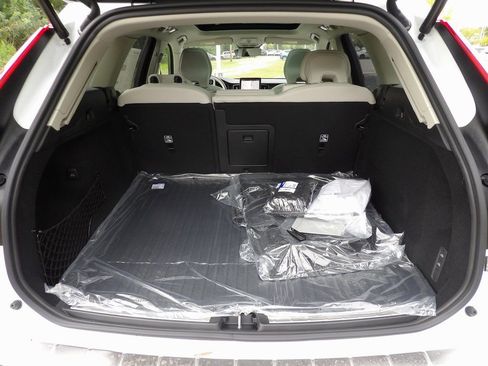 New 2026 Volvo XC60 B5 Ultra w/ Protection Package Premier image 25