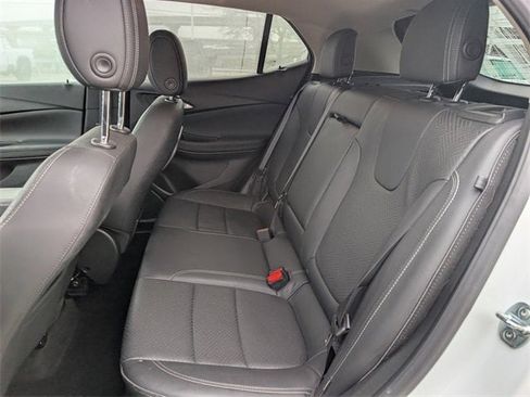 Certified 2022 Buick Encore GX Essence image 28