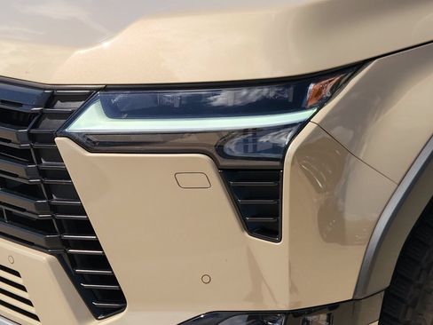 Used 2025 Lexus GX 550 AWD/4WD image 9