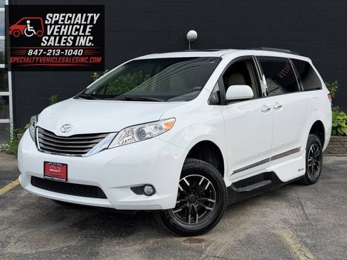Used 2013 Toyota Sienna XLE w/ Premium Pkg FWD image 6