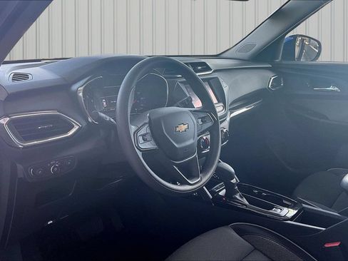 Used 2023 Chevrolet TrailBlazer LT FWD image 4