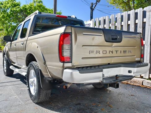 Used 2001 Nissan Frontier SE image 10