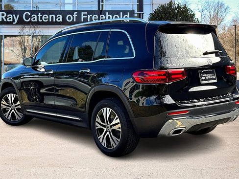 Used 2025 Mercedes-Benz GLB 250 4MATIC image 12