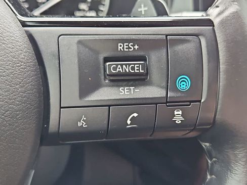 Used 2023 Nissan Pathfinder SL FWD image 25