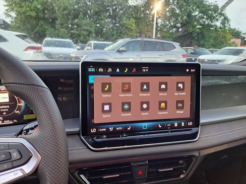 New 2026 Volkswagen Tiguan SE R-Line FWD image 8