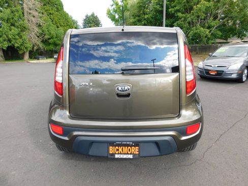 Used 2013 Kia Soul + FWD image 18