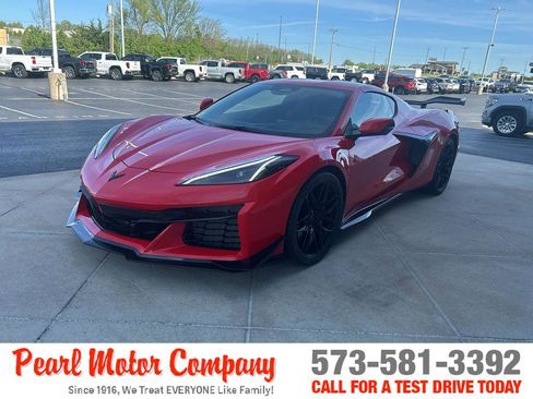 Used 2025 Chevrolet Corvette Z06 RWD image 7