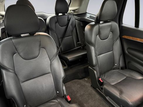 Used 2022 Volvo XC90 T6 Momentum image 18
