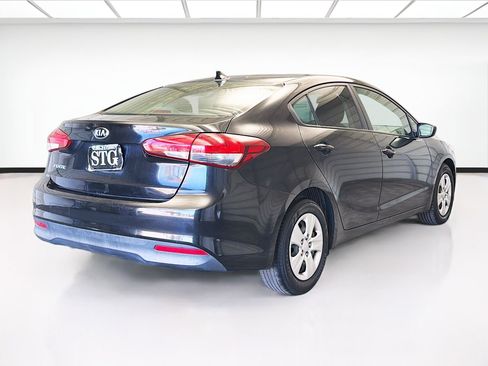 Used 2017 Kia Forte LX image 4