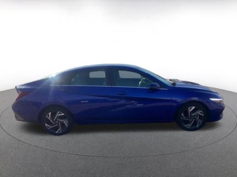 Used 2025 Hyundai Elantra Limited image 16