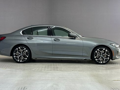 Used 2025 BMW 330i Sedan w/ Premium Package RWD image 7