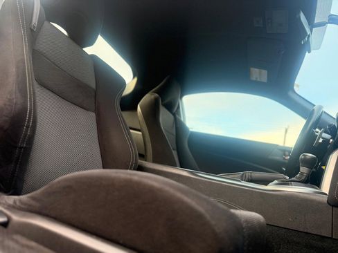Used 2017 Toyota 86 RWD image 11