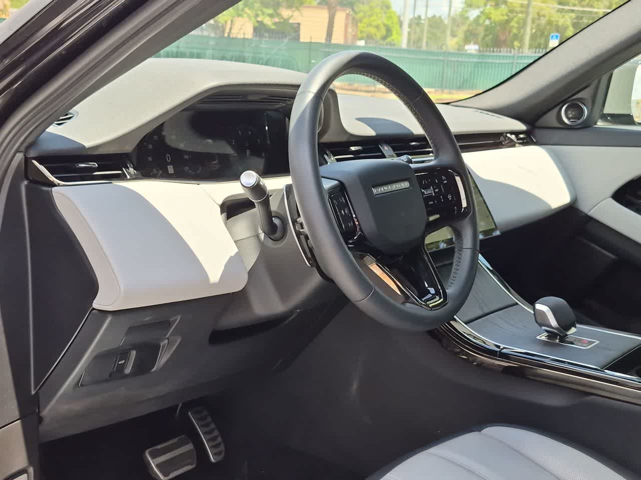 Certified 2026 Land Rover Range Rover Evoque Dynamic SE AWD/4WD image 10
