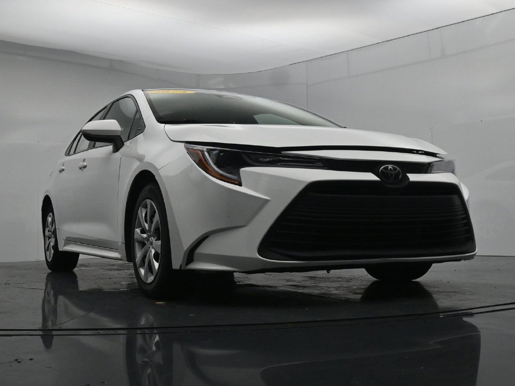 Used 2024 Toyota Corolla LE FWD image 33