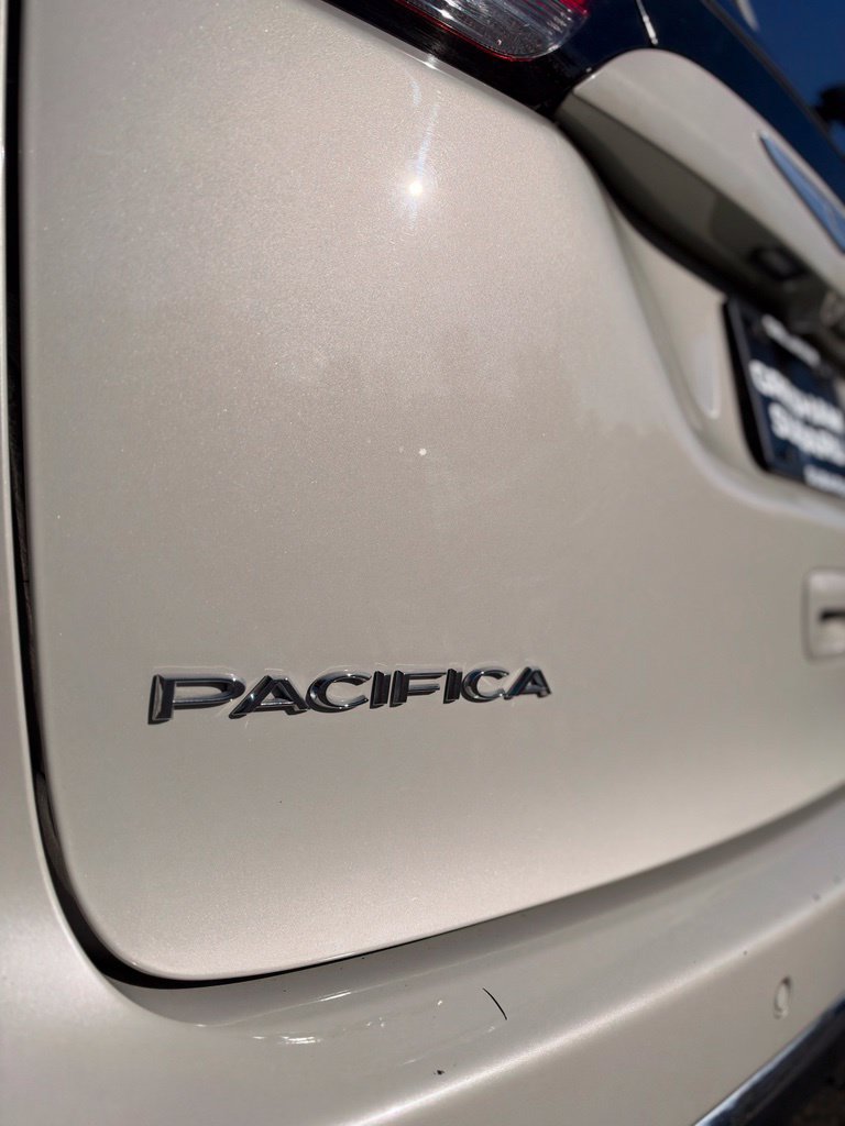 Used 2017 Chrysler Pacifica Touring-L FWD image 48