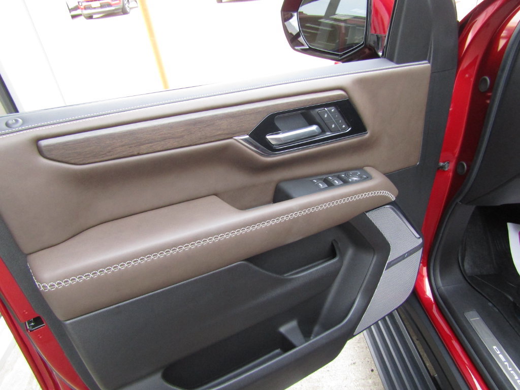 Used 2026 GMC Yukon Denali Ultimate AWD/4WD image 30