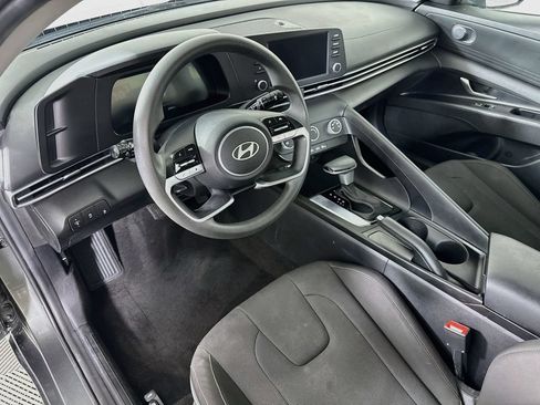 Certified 2024 Hyundai Elantra SE FWD image 18