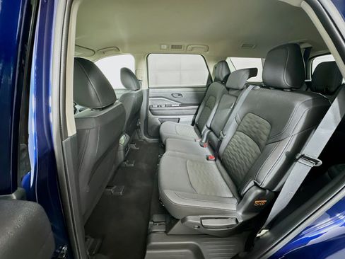 Used 2025 Nissan Pathfinder SV AWD/4WD image 28