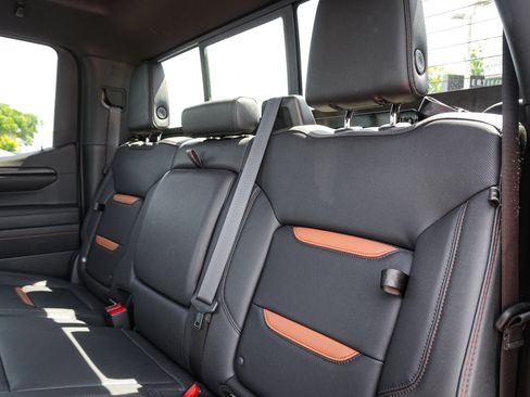 Used 2023 GMC Sierra 1500 AT4 w/ AT4 Premium Package AWD/4WD image 32