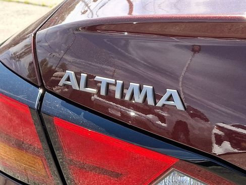 Used 2024 Nissan Altima 2.5 SV FWD image 32