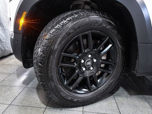 Used 2023 Land Rover Defender 110 SE AWD/4WD image 7