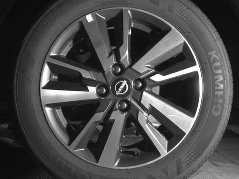 Used 2025 Nissan Versa SV FWD image 17