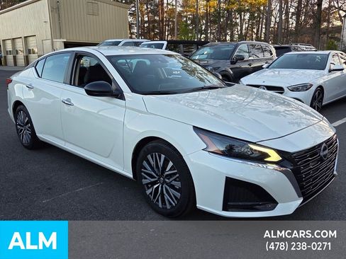 Used 2025 Nissan Altima 2.5 SV image 8